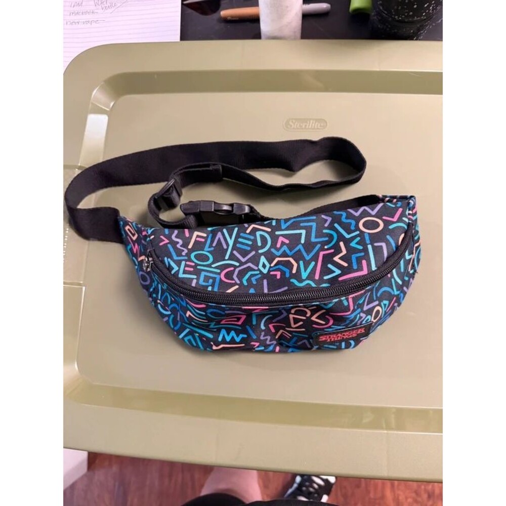 Stranger Things Fanny pack - Picture 2 of 3